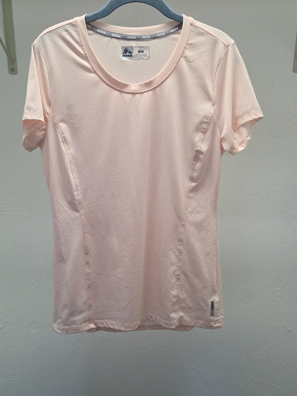 Reebok Womens Light Peach Performace Short Sleeve Shirt Size Medium.
